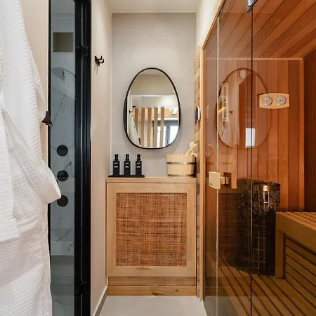 Legato Hotel *